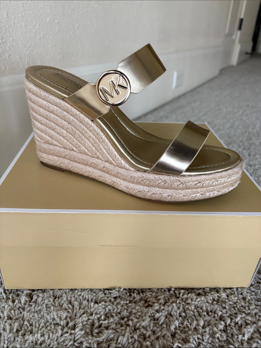 🌟Michael Kors Lucinda Gold Metallic Leather Wedge Sandals🌟